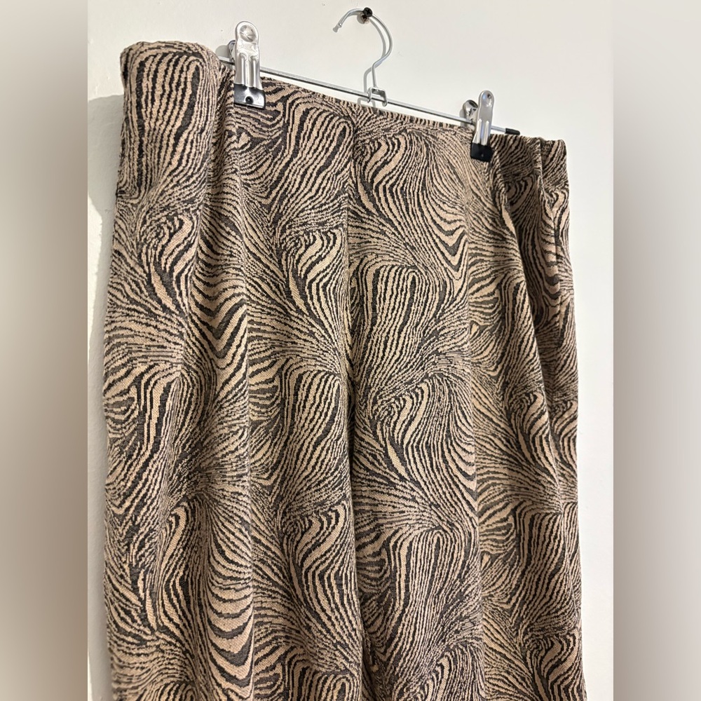 Zara Beige and Black Patterned Skirt